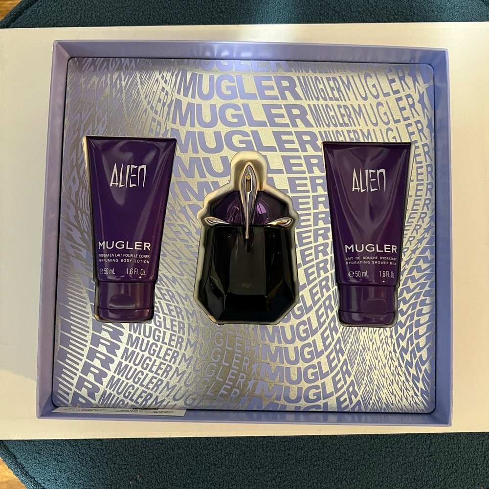 Mugler Alien Fragrance & Body Set - Purple and Black